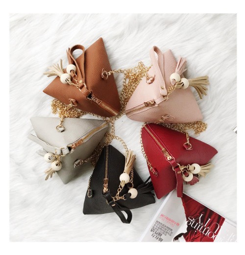 Factory direct new tassel chain handle women's clutch bag mini triangle handbag Factory direct new tassel chain handle women's clutch bag mini triangle handbag