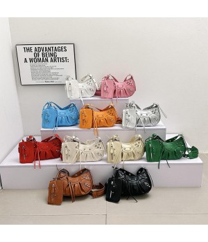 Nice Women's Retro Cross-Body Bag Single Shoulder Pleated Rivet Solid Color Zip Closure European American New Polyester Fashion